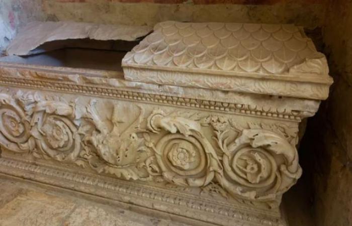 قبر سانتا كلوز.. تفاصيل مثيرة بداخل كنيسة القديس نيقولاوس