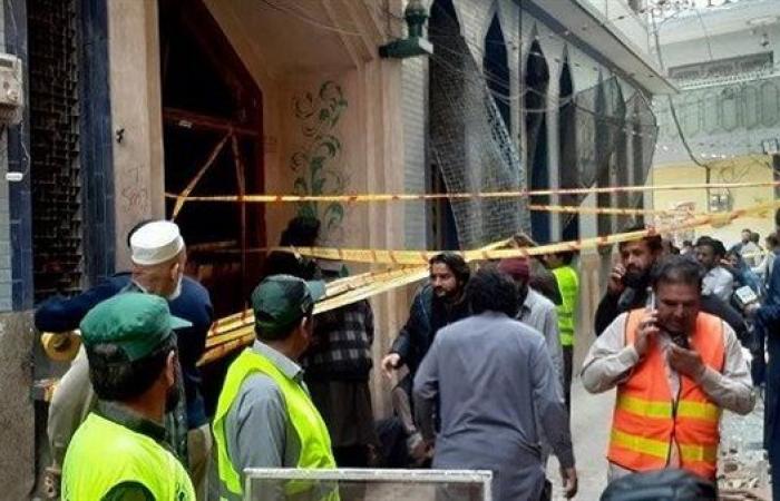 انفجار باكستان، ارتفاع جديد في حصيلة قتلى انفجار مسجد بيشاورالثلاثاء 31/يناير/2023 - 09:24 ص
أفادت السلطات الباكستانية صباح اليوم الثلاثاء بارتفاع حصيلة قتلى التفجير الانتحاري بمسجد في بيشاور إلى 93 قتيلا.