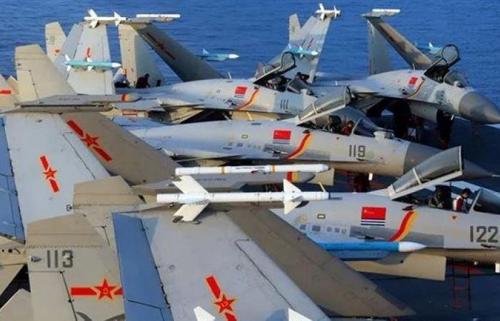 الصين تستعرض قوتها في سماء تايوان بـ 19 طائرة عسكريةالأربعاء 01/مارس/2023 - 10:17 ص
أعلنت وزارة الدفاع التايوانية، الأربعاء، أنها رصدت في الساعات الأربع والعشرين الماضية 19 طائرة للقوات الجوية الصينية في منطقة الدفاع الجوي الخاصة بها...
