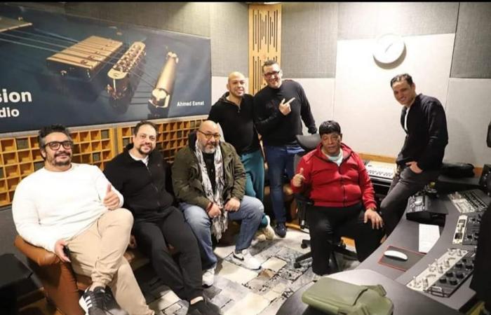 عبد الباسط حمودة ينتهى من تسجيل الأغنية الدعائية لفيلم "البطة الصفرا"
