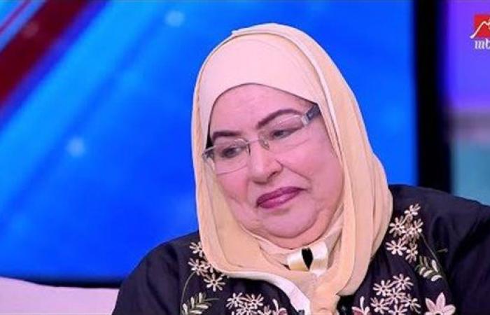 أرملة أحمد راتب باكية: كنت بستلف من أمي جنيه علشان ناكل (فيديو)الأحد 19/مارس/2023 - 09:06 م
قالت السيدة فيرا أرملة الفنان أحمد راتب: يوم وفاته كان في العناية المركزة وتوفى في الصباح الباكر وظل يعاني من وجود مشكلات في الرئة وضيق في التنفس .