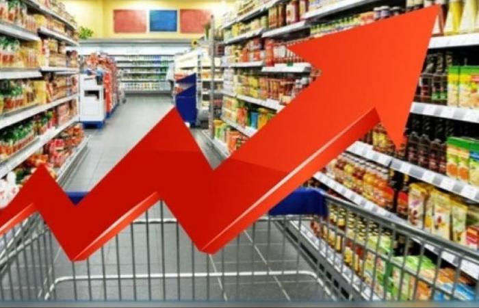 ارتفاع كبير في معدلات التضخم ببولنداالأحد 19/مارس/2023 - 04:01 م
أعلن البنك المركزي البولندي، عن ارتفاع كبير في معدلات التضخم في البلاد، الذي يقيس زيادة الأسعار بدون الغذاء والطاقة، حيث ارتفع بنسبة 12% على أساس سنوي في فبراير الماضي.