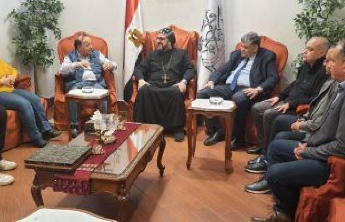 كاهن الكنيسة السريانية الأرثوذكسية في مصر يستقبل وزير الصحة الأسبق