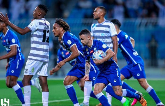 الطائي يُعطل الهلال بتعادل إيجابي