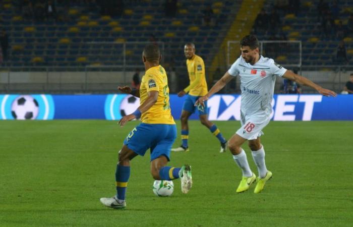 علاء نبيل: أتمنى أن يواجه الأهلي الوداد في نهائي دوري أبطال أفريقياالإثنين 15/مايو/2023 - 10:59 م
دوري أبطال أفريقيا، تمني علاء نبيل مدرب منتخب مصر السابق ان يواجه الاهلي نظيره الوداد المغربي بنهائي دوري ابطال افريقيا.