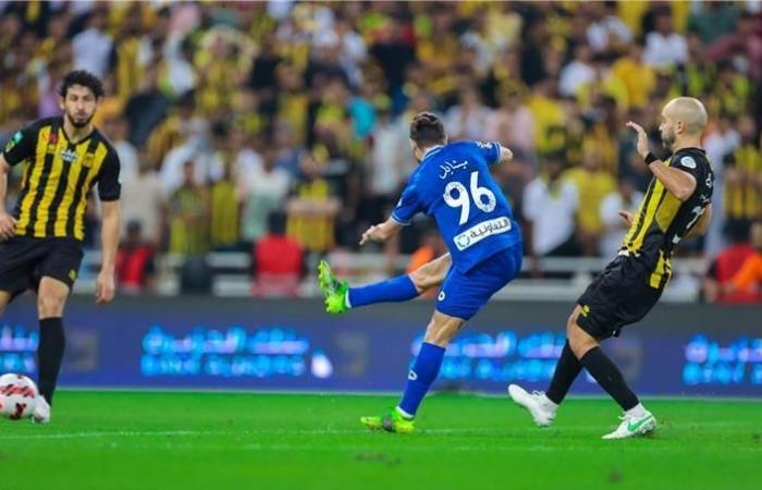 الهلال يتعادل 2-2 ويمنع اتحاد جدة من مواصلة زحفه نحو لقب الدوري السعوديالثلاثاء 16/مايو/2023 - 11:47 م
الدوري السعودي للمحترفين، تعادل فريق اتحاد جدة أمام الهلال بهدفين لكل منهما في المباراة التي أقيمت ضمن الجولة الـ27 من دوري روشن السعودي.