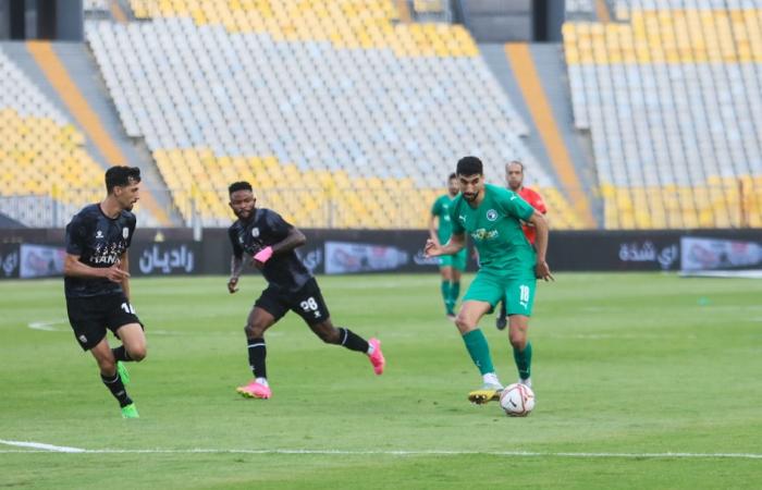 باتشيكو يكافئ لاعبي بيراميدز بعد خطف صدارة الدوري من الأهلي مؤقتًاالثلاثاء 06/يونيو/2023 - 11:09 م
قرر البرتغالي جايمي باتشيكو المدير الفني لفريق نادي بيراميدز منح اللاعبين راحة سلبية من التدريبات لمدة ٥ أيام خلال فترة التوقف الحالية، وبعد الفوز على فاركو في الدوري الممتاز.