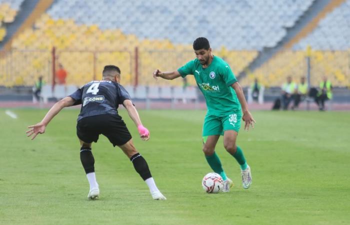 باتشيكو يكافئ لاعبي بيراميدز بعد خطف صدارة الدوري من الأهلي مؤقتًاالثلاثاء 06/يونيو/2023 - 11:09 م
قرر البرتغالي جايمي باتشيكو المدير الفني لفريق نادي بيراميدز منح اللاعبين راحة سلبية من التدريبات لمدة ٥ أيام خلال فترة التوقف الحالية، وبعد الفوز على فاركو في الدوري الممتاز.