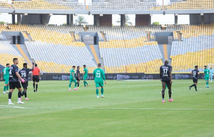 باتشيكو يكافئ لاعبي بيراميدز بعد خطف صدارة الدوري من الأهلي مؤقتًاالثلاثاء 06/يونيو/2023 - 11:09 م
قرر البرتغالي جايمي باتشيكو المدير الفني لفريق نادي بيراميدز منح اللاعبين راحة سلبية من التدريبات لمدة ٥ أيام خلال فترة التوقف الحالية، وبعد الفوز على فاركو في الدوري الممتاز.