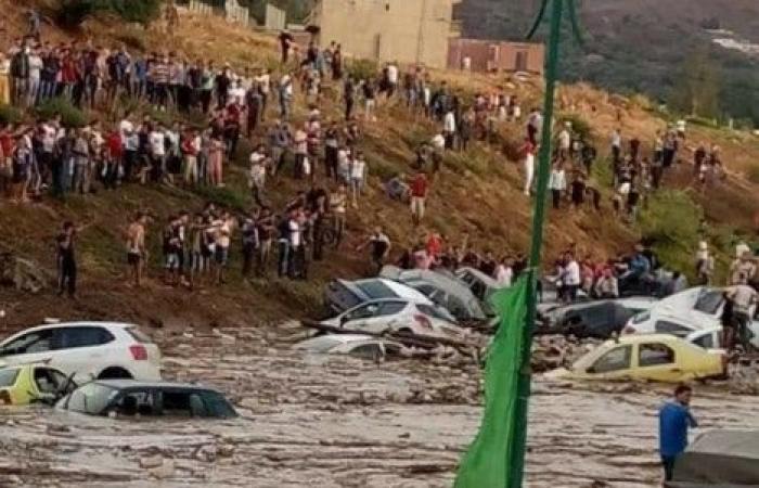 مصرع 8 أشخاص جراء فيضانات فى الجزائر.. صور