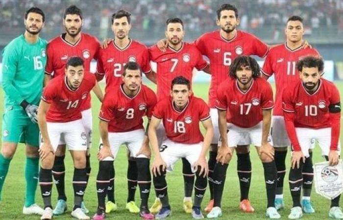 منتخب مصر بالأحمر وإثيوبيا بالأصفر في مباراة تصفيات أمم أفريقياالخميس 07/سبتمبر/2023 - 10:58 م
منتخب مصر ، أسفر الاجتماع التنسيقي لمباراة منتخب مصر وإثيوبيا المقرر لها السابعة مساء غد الجمعة في الجولة السادسة للتصفيات المؤهلة لكأس أمم أفريقيا عن ارتداء المنتخب القميص الأحمر والشورت الأبيض والجورب الأسود، بينما يرتدي منتخب إثيوبيا القميص والشورت الأصفر. حضر الاجتماع الفني مينا سامح إداري منتخب