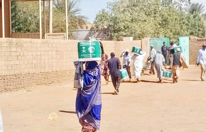 «سلمان للإغاثة» يوزع 3830 سلة غذائية في السودان