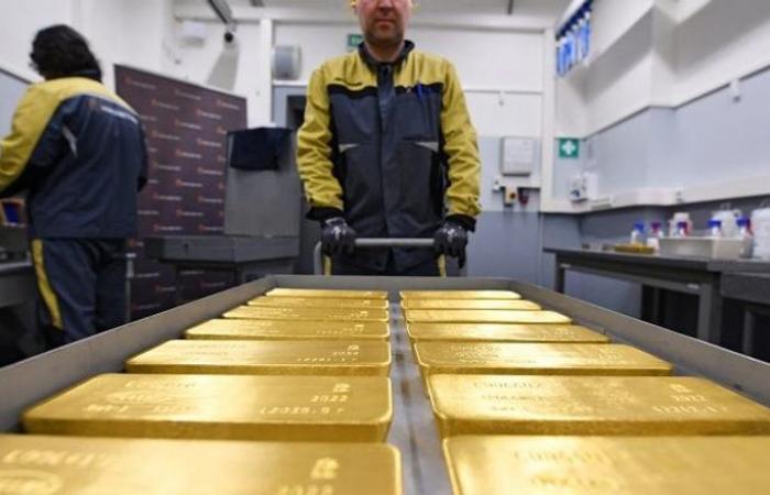 أسعار الذهب في ختام تعاملات اليومالأربعاء 07/فبراير/2024 - 10:22 م
أسعار الذهب، استقرت أسعار الذهب بالأسواق، مساء اليوم الأربعاء 7 فبراير 2024، بعد قرار البنك