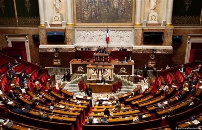 البرلمان الفرنسي يصادق على تشريع يبيح الإجهاضالإثنين 04/مارس/2024 - 10:58 م
في 2 مارس 2022، تم تمديد هذه الفترة إلى 14 أسبوعا لأنه لوحظ أن العديد من النساء كن يذهبن إلى دول أجنبية، على غرار بلجيكا وسويسرا، من أجل القيام بعملية الإجهاض كونها تجاوزت المدة المحددة.