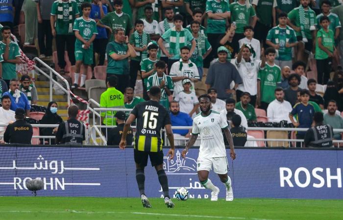 الدوري السعودي، الأهلي يحسم ديربي جدة بالفوز على الاتحاد 0/1الإثنين 01/أبريل/2024 - 11:17 م
أهلي جدة والاتحاد في المباراة التي جرت مساء اليوم الاثنين، في افتتاح الجولة 26 من بطولة الدوري السعودي للمحترفين.