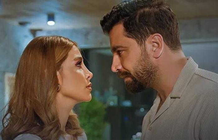 مسلسل لعبة حب الحلقة 27، مالك يقرر مواجهة سما بصراحةالخميس 16/مايو/2024 - 01:31 ص
قرر مالك في مسلسل لعبة حب الحلقة ٢٧ عقد اجتماع صباحي مع دانيال لمعرفة حقيقة استغلاله لسما لكي تكون موديل الشركة، ويعترف دانيال