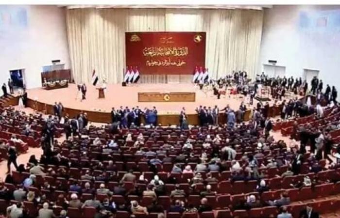 البرلمان العراقي يتجه لجولة ثالثة من التصويت على انتخاب رئيسهالسبت 18/مايو/2024 - 07:14 م
قرر مجلس النواب العراقي الذهاب إلى جولة ثالثة من التصويت على انتخاب رئيس البرلمان لعدم حصول أحد المرشحين على العدد المطلوب من الأصوات.