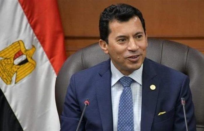 وزير الرياضة: أهنئ الزمالك بالكونفدرالية وهذا موقف محمد صلاح من معسكر المنتخبالإثنين 20/مايو/2024 - 01:47 ص
وجه الدكتور أشرف صبحي وزير الشباب والرياضة، التهئنة لجماهير نادي الزمالك بعد التتويج بلقب الكونفدرالية، مشيرًا إلى أنه الفريق الأبيض حقق اللقب.