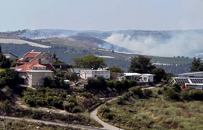 اشتعال النيران في 15 موقعا بشمال إسرائيل بسبب إطلاق صواريخ من لبنانالإثنين 03/يونيو/2024 - 10:15 م
ووفقا لوسائل الإعلام العبرية، فأن 15 موقعا تشتعل فيها النيران في شمال إسرائيل بعضها إثر إطلاق صواريخ من لبنان.
