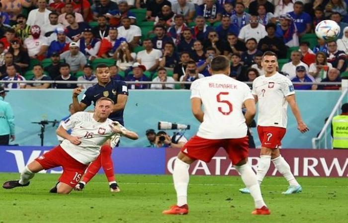 مهارات عالية لكيليان إمبابي في تدريب منتخب فرنسا (فيديو)الخميس 13/يونيو/2024 - 03:12 م
كان 21 منتخبًا تأهل إلى كأس أمم أوروبا، بواقع ألمانيا (المستضيفة) و20 منتخبًا أصحاب المركزين الأول والثاني لكل مجموعة في التصفيات المؤهلة إلى يورو 2024.