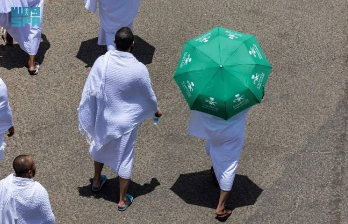 وزارة الصحة تؤكد على الحجاج استخدام المظلات للوقاية من ضربات الشمس