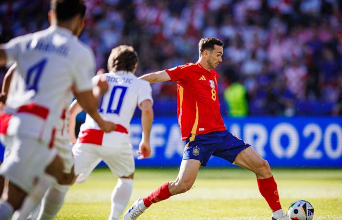 فابيان رويز رجل مباراة إسبانيا وكرواتيا في يورو 2024السبت 15/يونيو/2024 - 09:30 م
حصل فابيان رويز لاعب منتخب إسبانيا على جائزة أفضل لاعب في مباراة فريقه أمام كرواتيا والتي انتهت بفوز الإسبان 3-0 في الجولة الأولى من مجموعات بطولة كأس الأمم الأوروبية - يورو 2024.