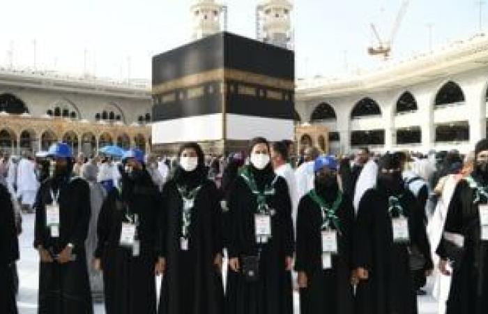 المرأة السعودية تساهم مع قوة أمن الحرم فى إدارة حشود الحجاج