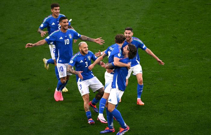 يورو 2024، إيطاليا تتقدم على ألبانيا 2-1 في شوط أول مثير (فيديو)السبت 15/يونيو/2024 - 10:50 م
تقدم منتخب إيطاليا على نظيره ألبانيا بنتيجة 2-1 في الشوط الأول من المباراة التي تجمع الفريقين على ملعب سيجنال إيدونا بارك ضمن مواجهات دور المجموعات لبطولة أمم أوروبا.