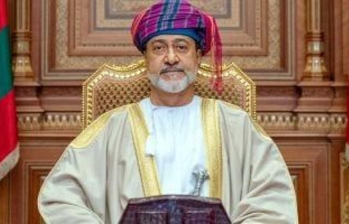 سلطان عمان ورئيس فرنسا يبحثان هاتفيا العلاقات الثنائية والقضايا الإقليمية