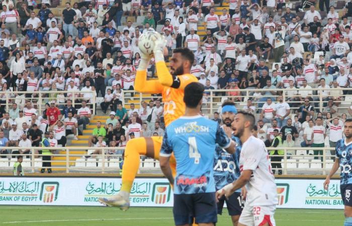 تطورات أزمة ثلاثي الزمالك بعد واقعة الاعتداء علي إداري إماراتي (فيديو)الأحد 20/أكتوبر/2024 - 09:35 م
شهدت مباراة الزمالك وبيراميدز في نصف نهائي كأس السوبر المصري، أزمة عنيفة بعد احتجاز قوات الأمن 3 من لاعبي الأبيض عقب انتهاء اللقاء.