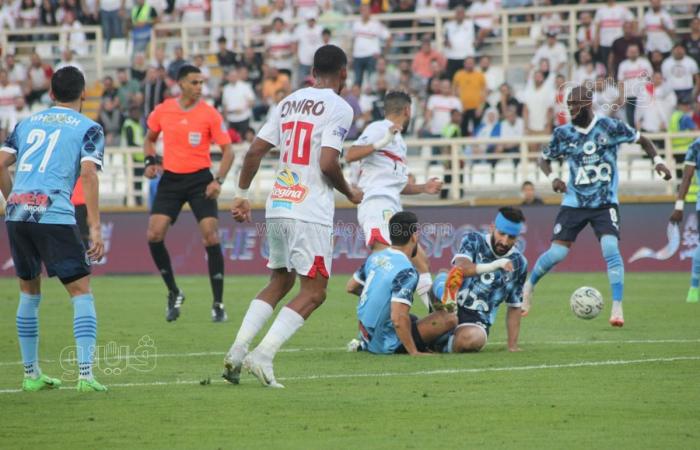 تطورات أزمة ثلاثي الزمالك بعد واقعة الاعتداء علي إداري إماراتي (فيديو)الأحد 20/أكتوبر/2024 - 09:35 م
شهدت مباراة الزمالك وبيراميدز في نصف نهائي كأس السوبر المصري، أزمة عنيفة بعد احتجاز قوات الأمن 3 من لاعبي الأبيض عقب انتهاء اللقاء.