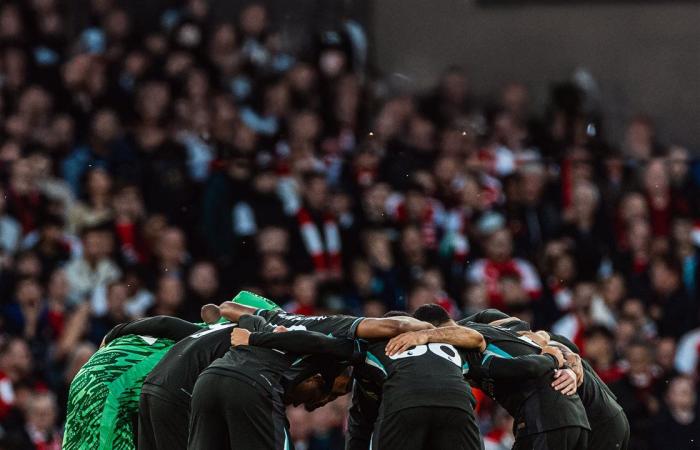 الدوري الإنجليزي، أرسنال يتقدم على ليفربول 2-1 في شوط أول مثير (صور وفيديو)الأحد 27/أكتوبر/2024 - 08:26 م
تقدم فريق ارسنال على نظيره ليفربول بنتيجة 2-1 في الشوط الأول من المباراة التي تجمع الفريقين على ملعب الإمارات ضمن مباريات الجولة التاسعة لبطولة الدوري الإنجليزي الممتاز البريميرليج .