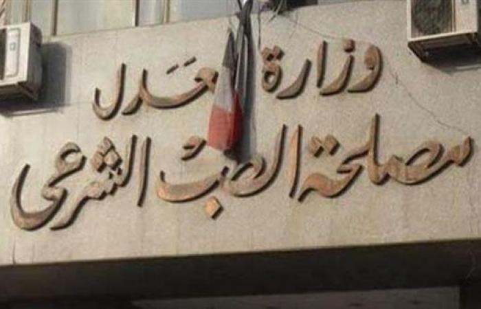 تشريح جثتي أم ونجلها عثر عليهما بعد حريق شقتهما في السلامالإثنين 28/أكتوبر/2024 - 10:14 ص
أمرت نيابة السلام بتشريح جثتى ربة منزل ونجلها عثر عليهما مقتولين بعد اكتشاف حريق داخل شقتهما فى السلام، وكلفت المباحث الجنائية بسرعة إجراء التحريات حول الواقعة وتفريغ كاميرات المراقبة لكشف هوية الجاني وملابسات الواقعة. تلقت أجهزة الأمن القاهرة بلاغًا يفيد بنشوب حريق داخل سقة سكنية بمنطقة السلام وبالانتقال