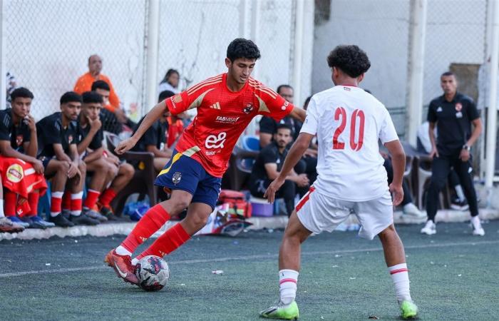 الزمالك يفوز على الأهلي بركلات الترجيح في دوري الجمهورية 2007 (صور)الإثنين 28/أكتوبر/2024 - 06:44 م
فاز فريق الزمالك لكرة القدم مواليد 2007 على الأهلي بركلات الترجيح بنتيجة أربعة أهداف مقابل ثلاثة،