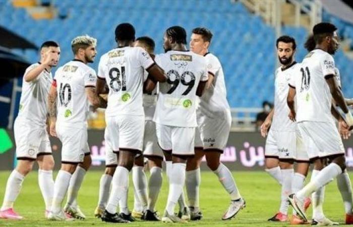 كأس خادم الحرمين، الشباب يتخطى الرياض بثنائية نظيفة ويتأهل لربع النهائيالإثنين 28/أكتوبر/2024 - 07:54 م
حقق فريق الشباب السعودي فوزا مستحقا على مضيفه فريق الرياض بهدفين دون مقابل، في اللقاء الذي جمع الفريقين على استاد الأمير فيصل بن فهد