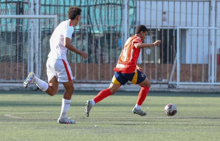 الزمالك يفوز على الأهلي بركلات الترجيح في دوري الجمهورية 2007 (صور)الإثنين 28/أكتوبر/2024 - 06:44 م
فاز فريق الزمالك لكرة القدم مواليد 2007 على الأهلي بركلات الترجيح بنتيجة أربعة أهداف مقابل ثلاثة،