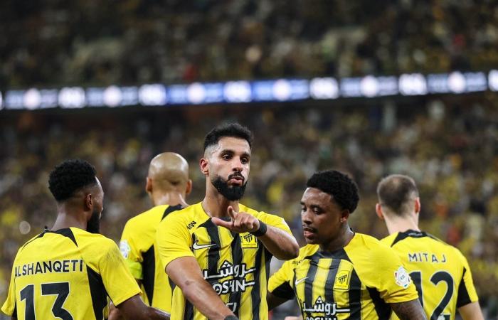 ديربي جدة، الاتحاد يسقط الأهلي ويشعل الصراع على صدارة الدوري السعودي (فيديو)الخميس 31/أكتوبر/2024 - 11:36 م
فاز فريق اتحاد جدة على نظيره الأهلي السعودي بهدف دون رد في اللقاء الذي جمع بينهما اليوم الخميس على أرضية إستاد الملك عبد الله الدولي، في إطار لقاءات الجولة التاسعة من الدوري السعودي للمحترفين