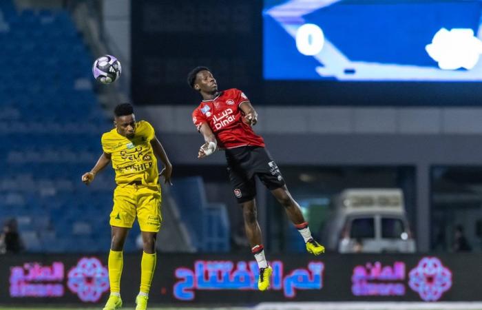 الدوري السعودي، الخليج يتقدم بثنائية أمام الرائد (صور)الجمعة 01/نوفمبر/2024 - 05:33 م
تقدم فريق الخليج على نظيره الرائد بهدفين مقابل لاشيئ في الشوط الأول من المباراة التي تجمع بينهما اليوم الجمعة على ملعب “ الأمير محمد بن فهد” ضمن منافسات الجولة التاسعة من الدوري السعودي للمحترفين .