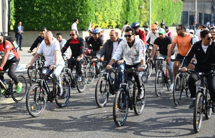 القاهرة تنظم ماراثون للدراجات بشوارع وسط البلد (فيديو وصور)الجمعة 01/نوفمبر/2024 - 12:56 م
شهد الدكتور إبراهيم صابر محافظ القاهرة، والدكتور أشرف صبحى وزير الشباب والرياضة ماراثون القاهرة الرياضي للدراجات الذى أقامته محافظة القاهرة ضمن فعاليات أسبوع القاهرة الحضري فى إطار استعدادات استضافة مصر المنتدى الحضري العالمي في دورته الثانية عشرة «WUF12» في الفترة من ٤ إلى ٨ نوفمبر الجارى.