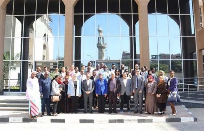 وفد من African CDC يزور مستشفي العباسية للصحة النفسية وعلاج الإدمانالجمعة 01/نوفمبر/2024 - 07:28 م
نظمت الأمانة العامة للصحة النفسيةوعلاج الإدمان برئاسة الدكتورة منن عبدالمقصود الأمين العام للأمانة العامة للصحة النفسية وعلاج الإدمان، جولة ميدانية لوفد المركز الأفريقي للتحكم والسيطرة على الأمراض African CDC، التابع للاتحاد الأفريقي، وذلك بكل من مستشفى العباسية للصحة النفسية وعلاج الإدمان ومستشفي إمبابة