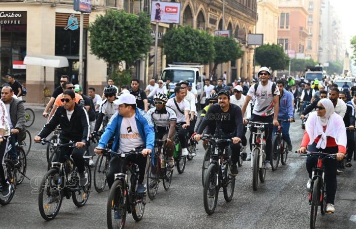 القاهرة تنظم ماراثون للدراجات بشوارع وسط البلد (فيديو وصور)الجمعة 01/نوفمبر/2024 - 12:56 م
شهد الدكتور إبراهيم صابر محافظ القاهرة، والدكتور أشرف صبحى وزير الشباب والرياضة ماراثون القاهرة الرياضي للدراجات الذى أقامته محافظة القاهرة ضمن فعاليات أسبوع القاهرة الحضري فى إطار استعدادات استضافة مصر المنتدى الحضري العالمي في دورته الثانية عشرة «WUF12» في الفترة من ٤ إلى ٨ نوفمبر الجارى.