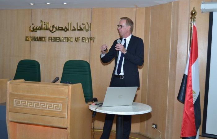 الاتحاد المصري للتأمين ينظم ورشة عمل بالتعاون مع الهيئة العامة للرقابة المالية وجامعة القاهرةالجمعة 01/نوفمبر/2024 - 06:23 م
نظم الاتحاد المصري للتأمين يوم الخميس الموافق 31 أكتوبر 2024 ورشة عمل بالتعاون والتنسيق مع الهيئة العامة للرقابة المالية وكلية التجارة بجامعة القاهرة، وتأتي هذه الورشة ضمن جهود الاتحاد المستمرة لتعزيز المعرفة وتنمية القدرات في مجال العلوم الاكتوارية وتطبيقاتها، حيث استضافت الورشة البروفسور جان داين