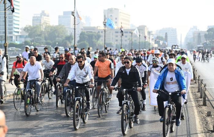 القاهرة تنظم ماراثون للدراجات بشوارع وسط البلد (فيديو وصور)الجمعة 01/نوفمبر/2024 - 12:56 م
شهد الدكتور إبراهيم صابر محافظ القاهرة، والدكتور أشرف صبحى وزير الشباب والرياضة ماراثون القاهرة الرياضي للدراجات الذى أقامته محافظة القاهرة ضمن فعاليات أسبوع القاهرة الحضري فى إطار استعدادات استضافة مصر المنتدى الحضري العالمي في دورته الثانية عشرة «WUF12» في الفترة من ٤ إلى ٨ نوفمبر الجارى.