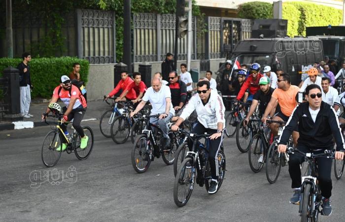 القاهرة تنظم ماراثون للدراجات بشوارع وسط البلد (فيديو وصور)الجمعة 01/نوفمبر/2024 - 12:56 م
شهد الدكتور إبراهيم صابر محافظ القاهرة، والدكتور أشرف صبحى وزير الشباب والرياضة ماراثون القاهرة الرياضي للدراجات الذى أقامته محافظة القاهرة ضمن فعاليات أسبوع القاهرة الحضري فى إطار استعدادات استضافة مصر المنتدى الحضري العالمي في دورته الثانية عشرة «WUF12» في الفترة من ٤ إلى ٨ نوفمبر الجارى.