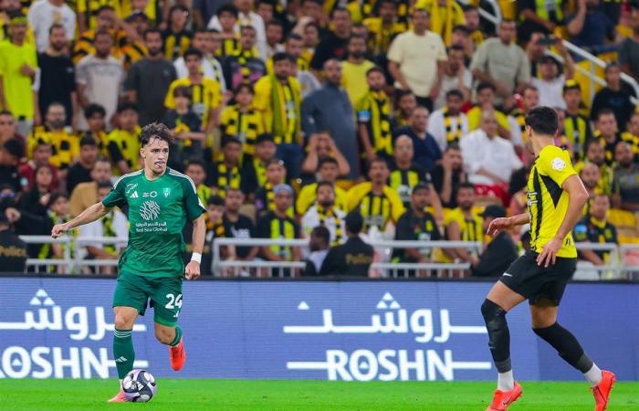 ديربي جدة، الاتحاد يسقط الأهلي ويشعل الصراع على صدارة الدوري السعودي (فيديو)الخميس 31/أكتوبر/2024 - 11:36 م
فاز فريق اتحاد جدة على نظيره الأهلي السعودي بهدف دون رد في اللقاء الذي جمع بينهما اليوم الخميس على أرضية إستاد الملك عبد الله الدولي، في إطار لقاءات الجولة التاسعة من الدوري السعودي للمحترفين