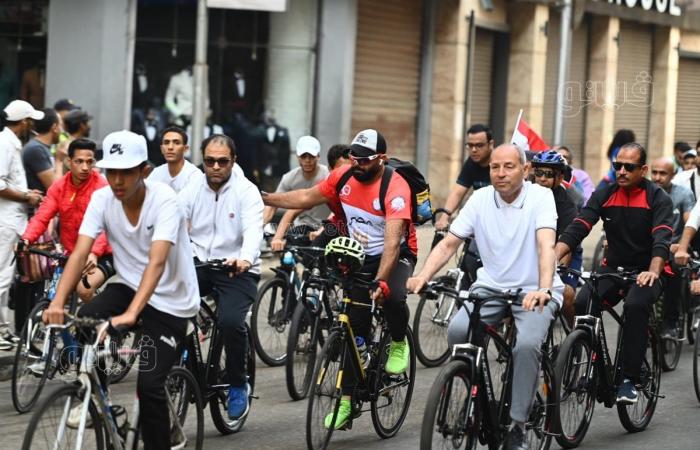 القاهرة تنظم ماراثون للدراجات بشوارع وسط البلد (فيديو وصور)الجمعة 01/نوفمبر/2024 - 12:56 م
شهد الدكتور إبراهيم صابر محافظ القاهرة، والدكتور أشرف صبحى وزير الشباب والرياضة ماراثون القاهرة الرياضي للدراجات الذى أقامته محافظة القاهرة ضمن فعاليات أسبوع القاهرة الحضري فى إطار استعدادات استضافة مصر المنتدى الحضري العالمي في دورته الثانية عشرة «WUF12» في الفترة من ٤ إلى ٨ نوفمبر الجارى.