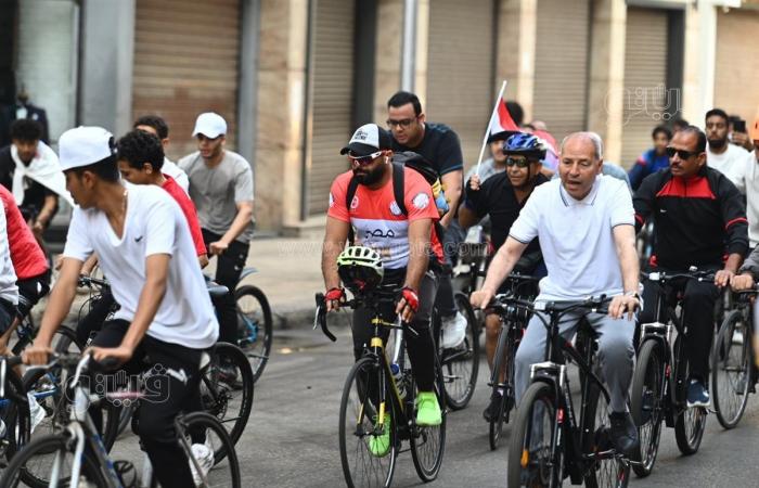 القاهرة تنظم ماراثون للدراجات بشوارع وسط البلد (فيديو وصور)الجمعة 01/نوفمبر/2024 - 12:56 م
شهد الدكتور إبراهيم صابر محافظ القاهرة، والدكتور أشرف صبحى وزير الشباب والرياضة ماراثون القاهرة الرياضي للدراجات الذى أقامته محافظة القاهرة ضمن فعاليات أسبوع القاهرة الحضري فى إطار استعدادات استضافة مصر المنتدى الحضري العالمي في دورته الثانية عشرة «WUF12» في الفترة من ٤ إلى ٨ نوفمبر الجارى.