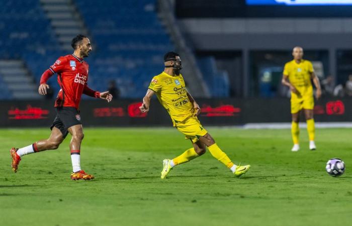 الدوري السعودي، الخليج يتقدم بثنائية أمام الرائد (صور)الجمعة 01/نوفمبر/2024 - 05:33 م
تقدم فريق الخليج على نظيره الرائد بهدفين مقابل لاشيئ في الشوط الأول من المباراة التي تجمع بينهما اليوم الجمعة على ملعب “ الأمير محمد بن فهد” ضمن منافسات الجولة التاسعة من الدوري السعودي للمحترفين .