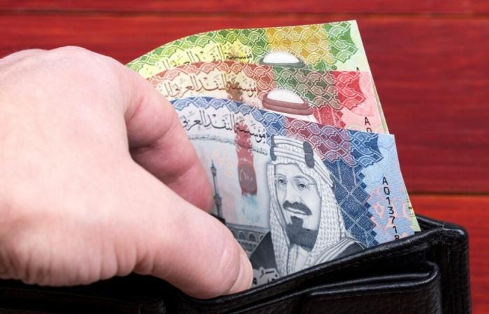 الريال السعودي يكسر حاجز الـ 13 جنيها بالبنوكالسبت 02/نوفمبر/2024 - 03:37 م
الريال السعودى، شهد سعر الريال السعودي ارتفاعا كبيرا أمام الجنيه في البنك المركزي المصري والبنوك المصرية، وذلك