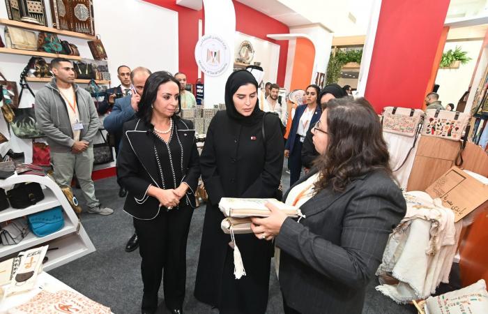 وزيرة التضامن ووزيرة التنمية الاجتماعية بقطر يتفقدان معرض ديارنا